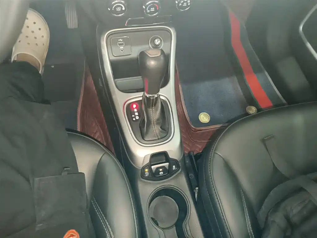 Jeep Compass 2018 — фото 14