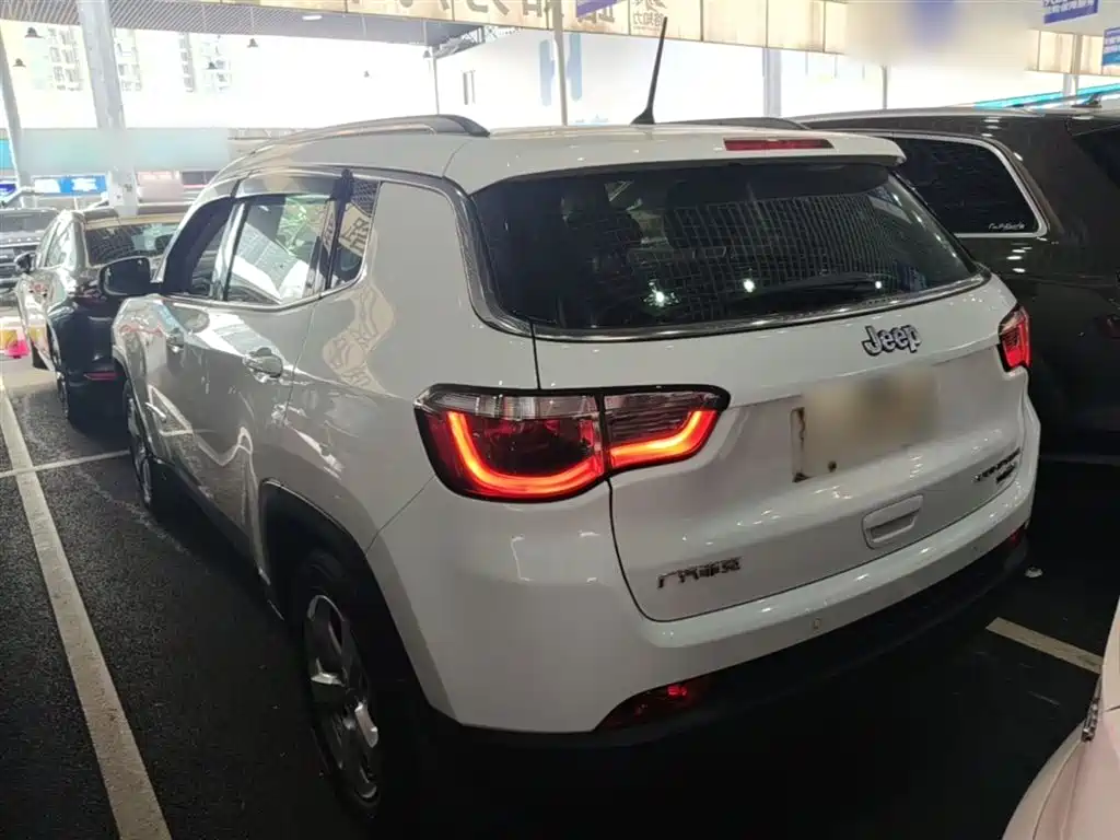 Jeep Compass 2018 — фото 5