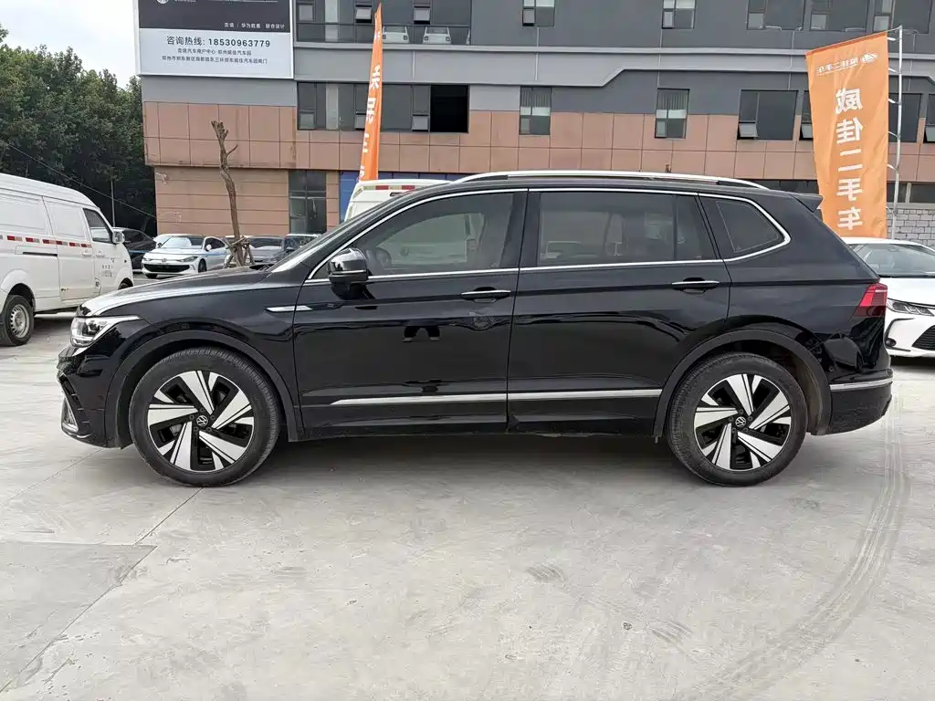 Volkswagen Tiguan L 2023 — фото 4