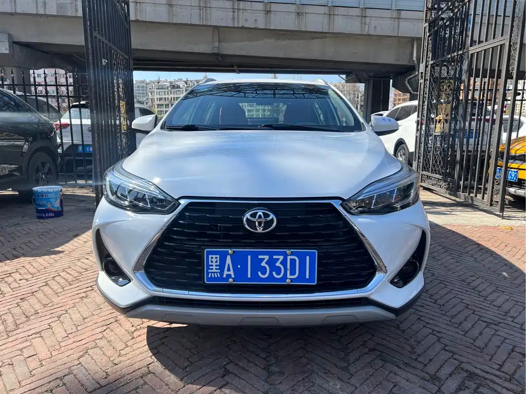 Toyota Yaris L 2022 — фото 3