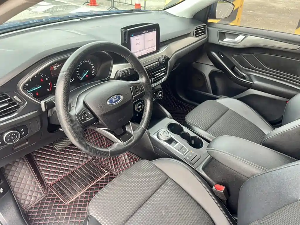 Ford Focus 2020 — фото 16