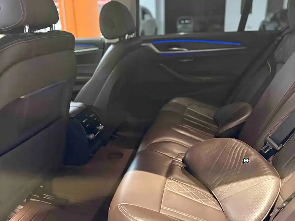 BMW 5 Series New Energy 2019 — фото 8