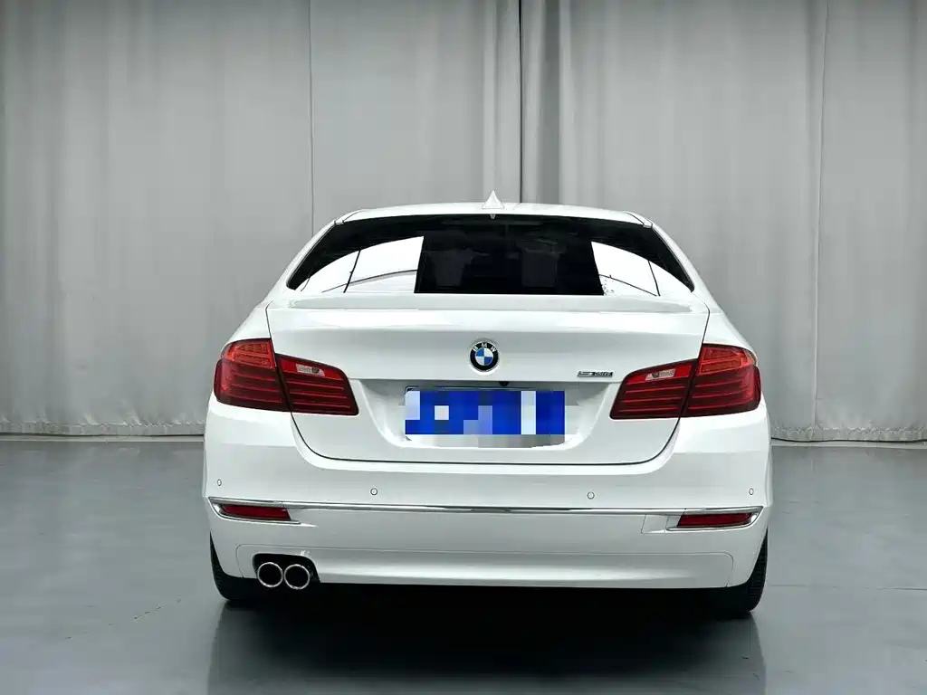 BMW 5 Series 2017 — фото 9