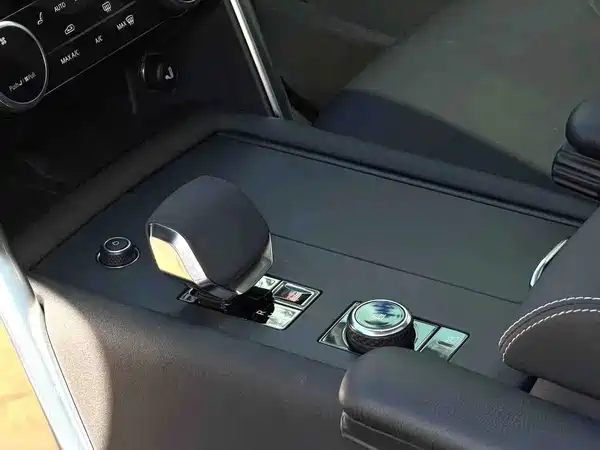 Land Rover Discovery 2022