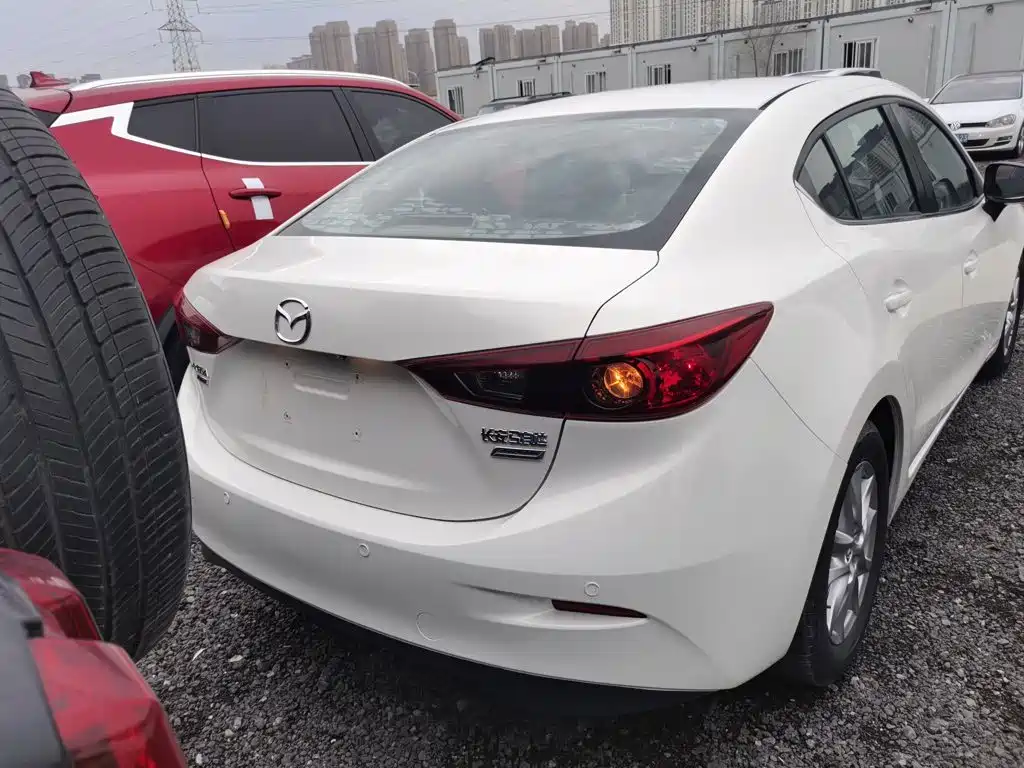 Mazda 3 Axela 2016