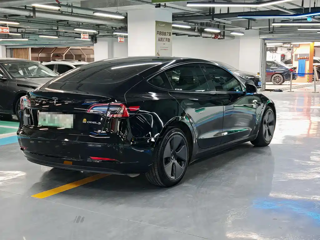 Tesla Model 3 2022 — фото 15