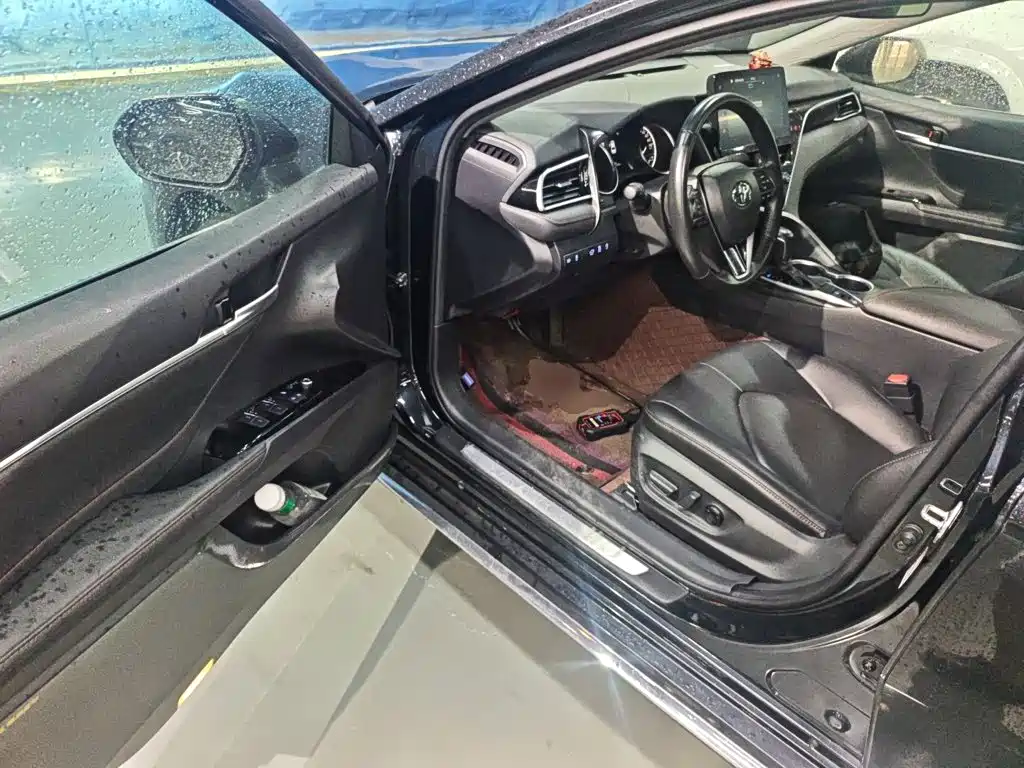 Toyota Camry 2023 — фото 12