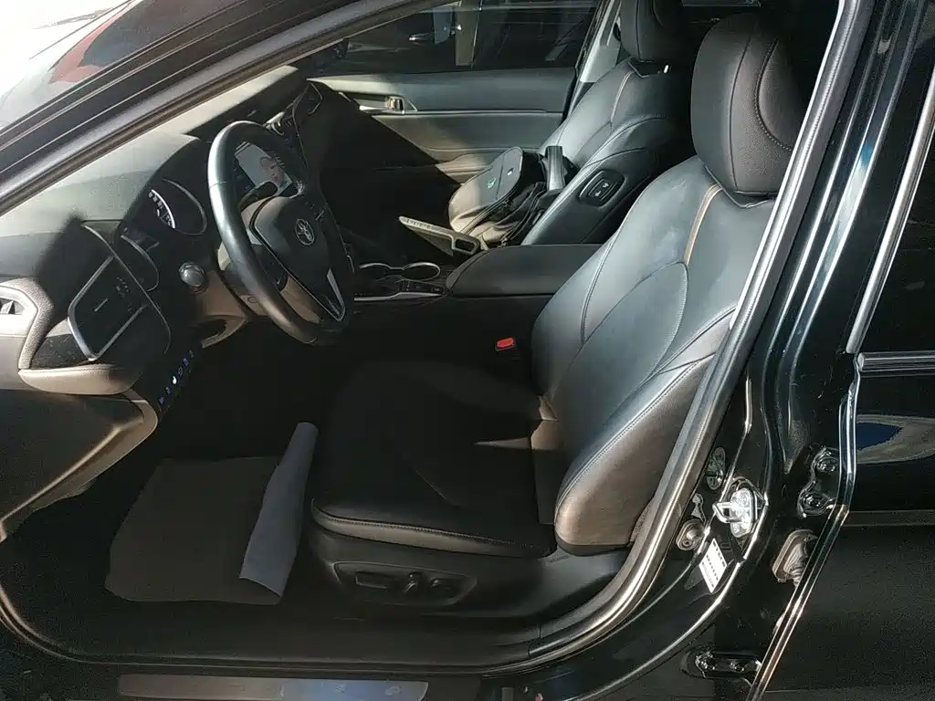 Toyota Camry 2020 — фото 15