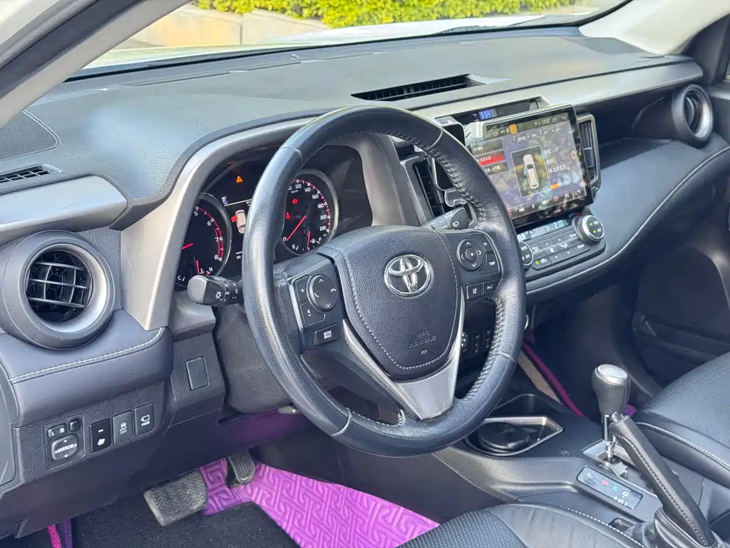 Toyota RAV4 2019 — фото 11