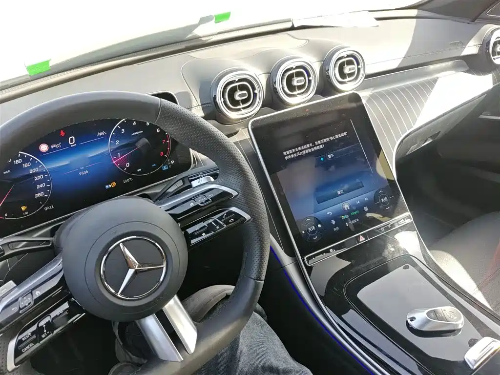 Mercedes-Benz C-Class 2024 — фото 10
