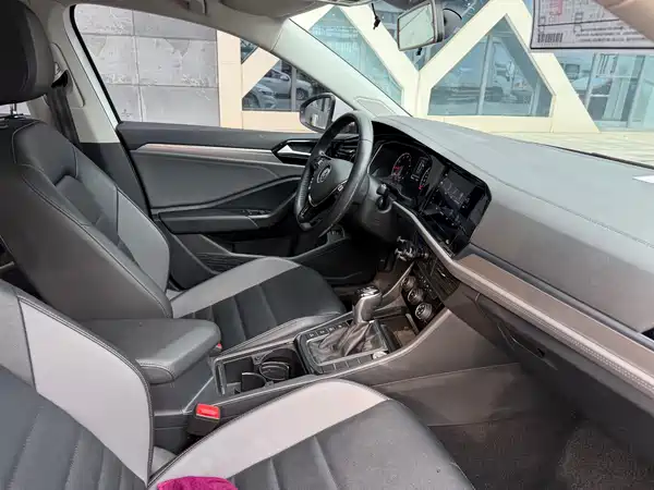 Volkswagen Sagitar 2020