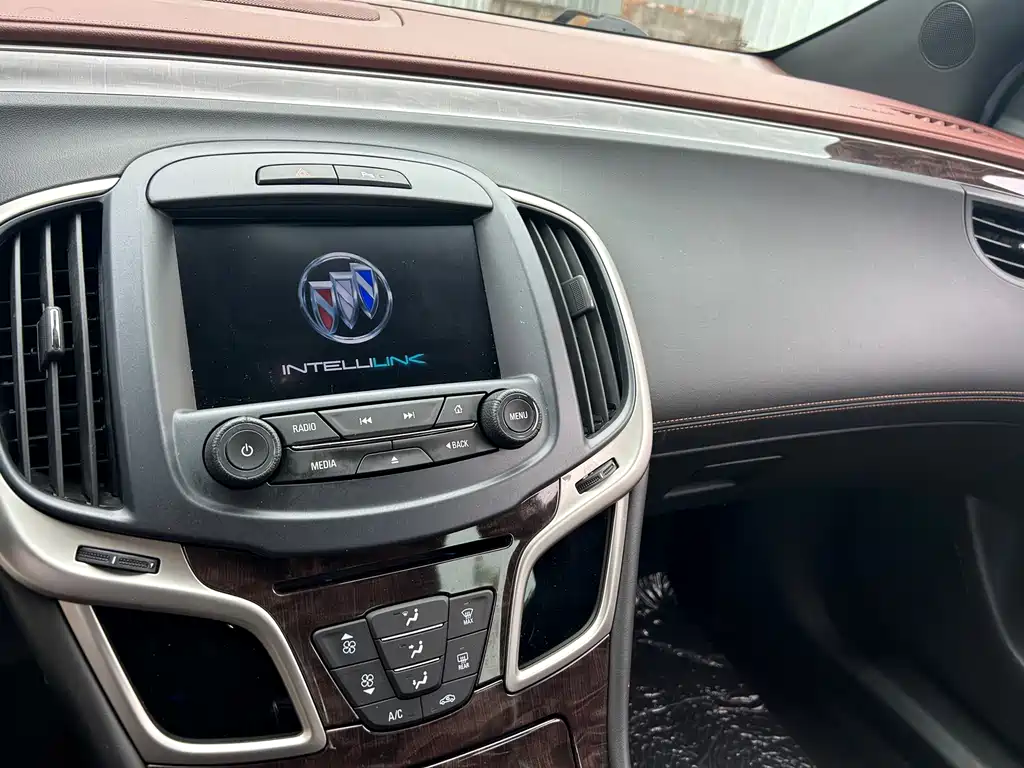 Buick LaCrosse 2015 — фото 9
