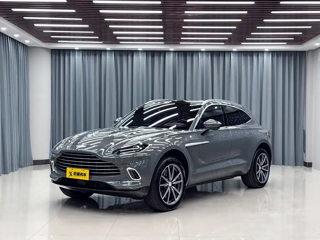 Aston Martin DBX 2024
