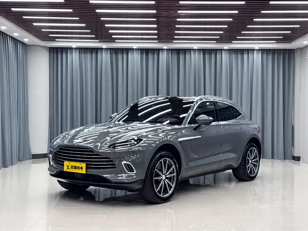 Aston Martin DBX 2023