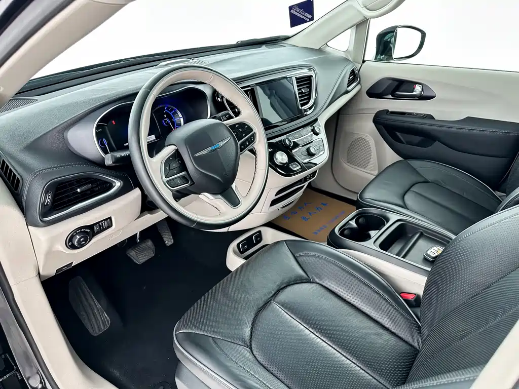 Chrysler Grand Voyager PHEV 2025 — фото 8