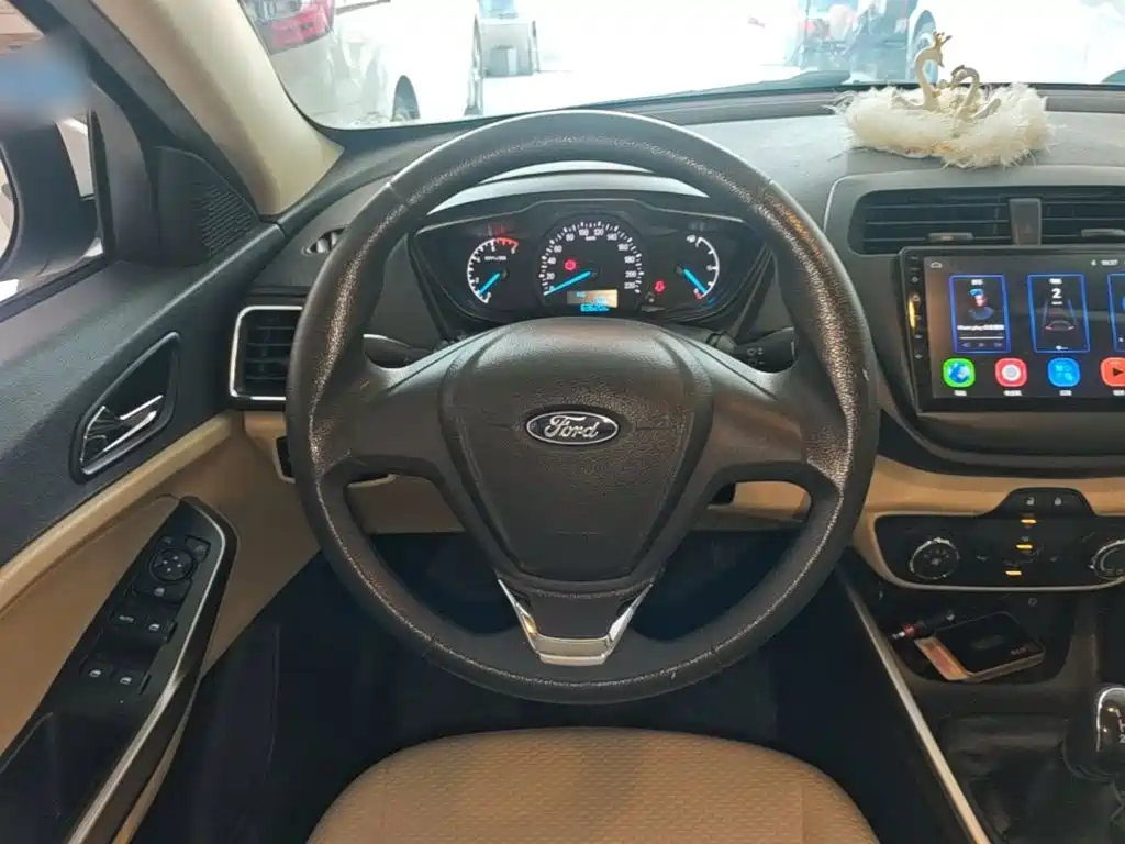 Ford Escort 2018 — фото 11