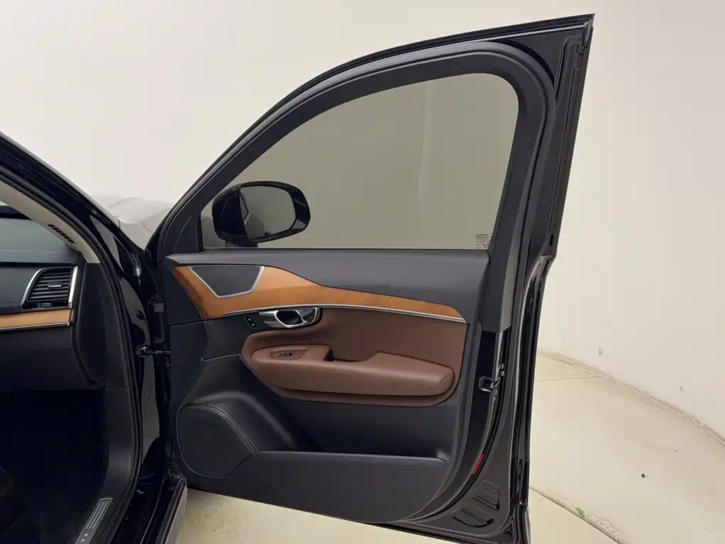 Volvo XC90 2019 — фото 13