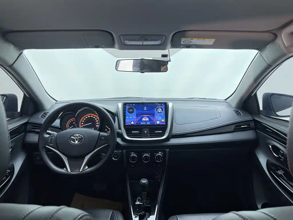 Toyota Yaris L 2023 — фото 23