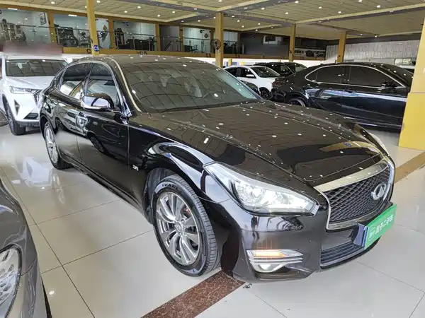 Infiniti Q70 2019