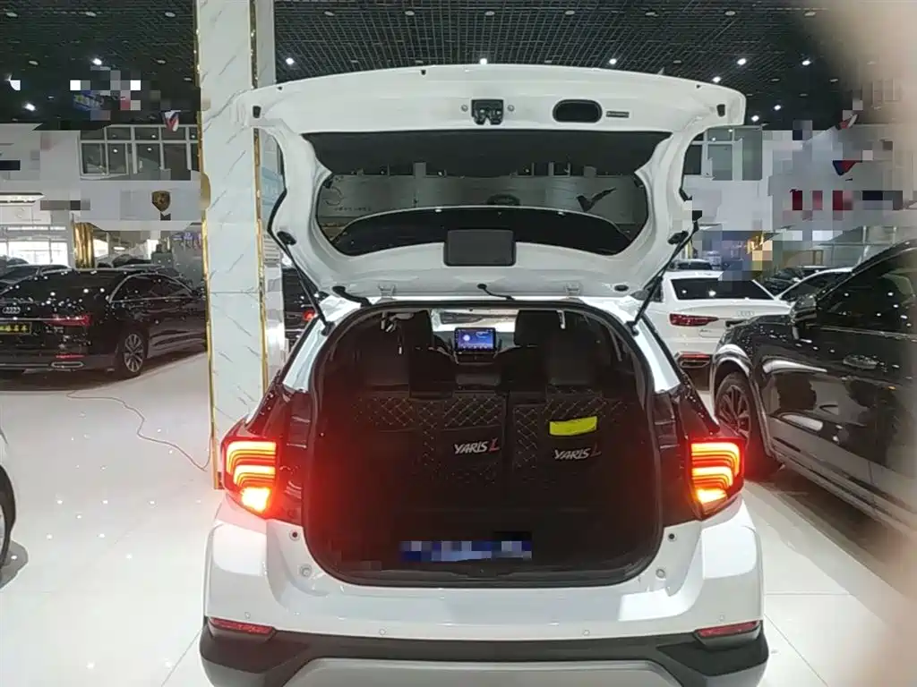 Toyota Yaris L 2022 — фото 19