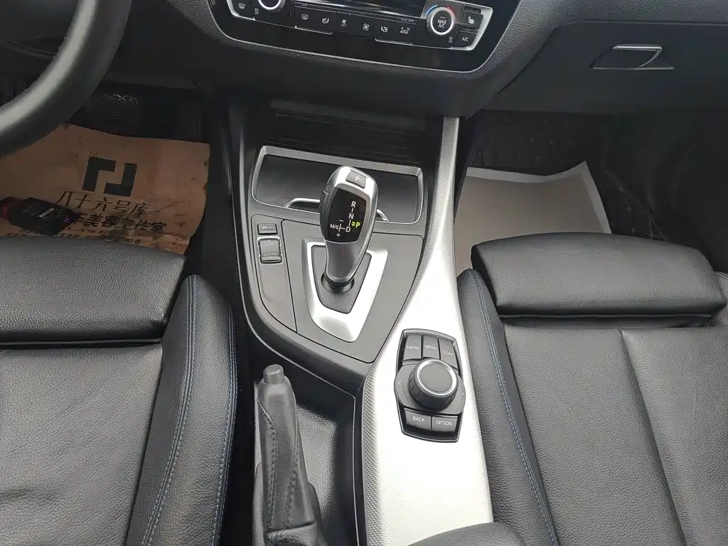 BMW 1 Series 2019 — фото 14