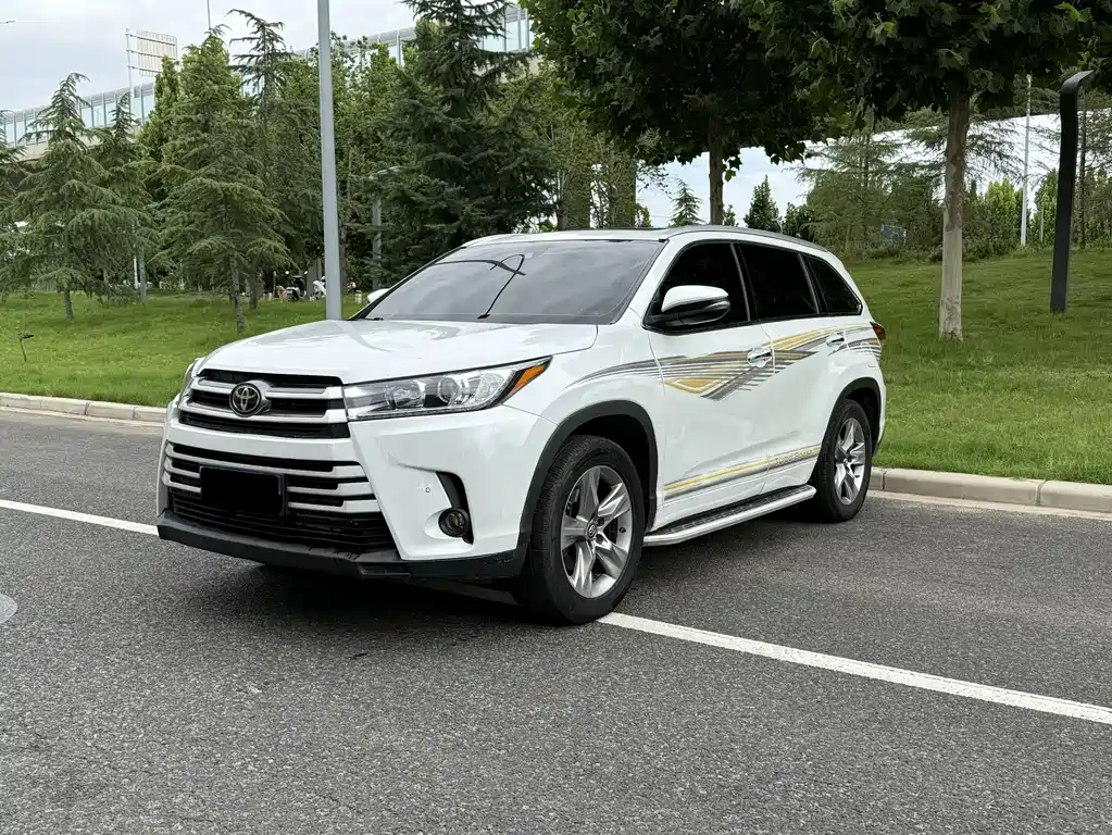 Toyota Highlander 2022 — фото 2