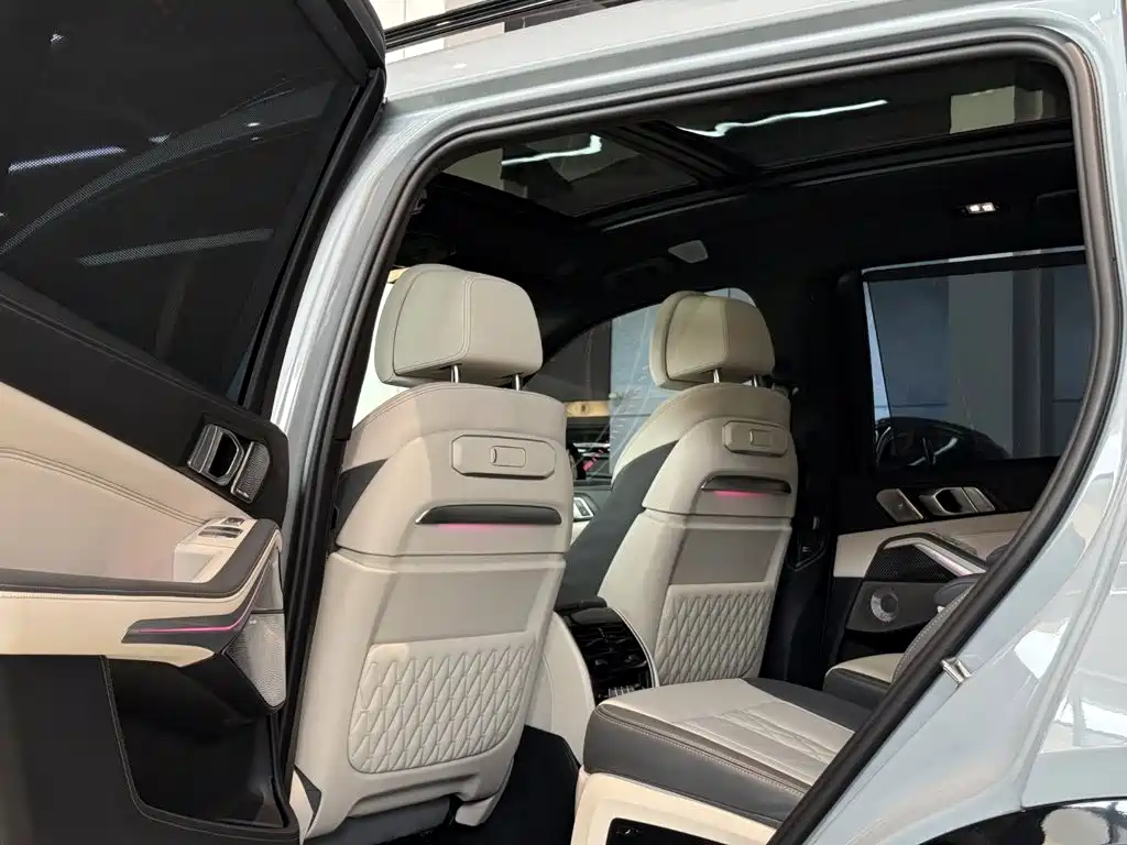 BMW X7 M60i 2023 — фото 23