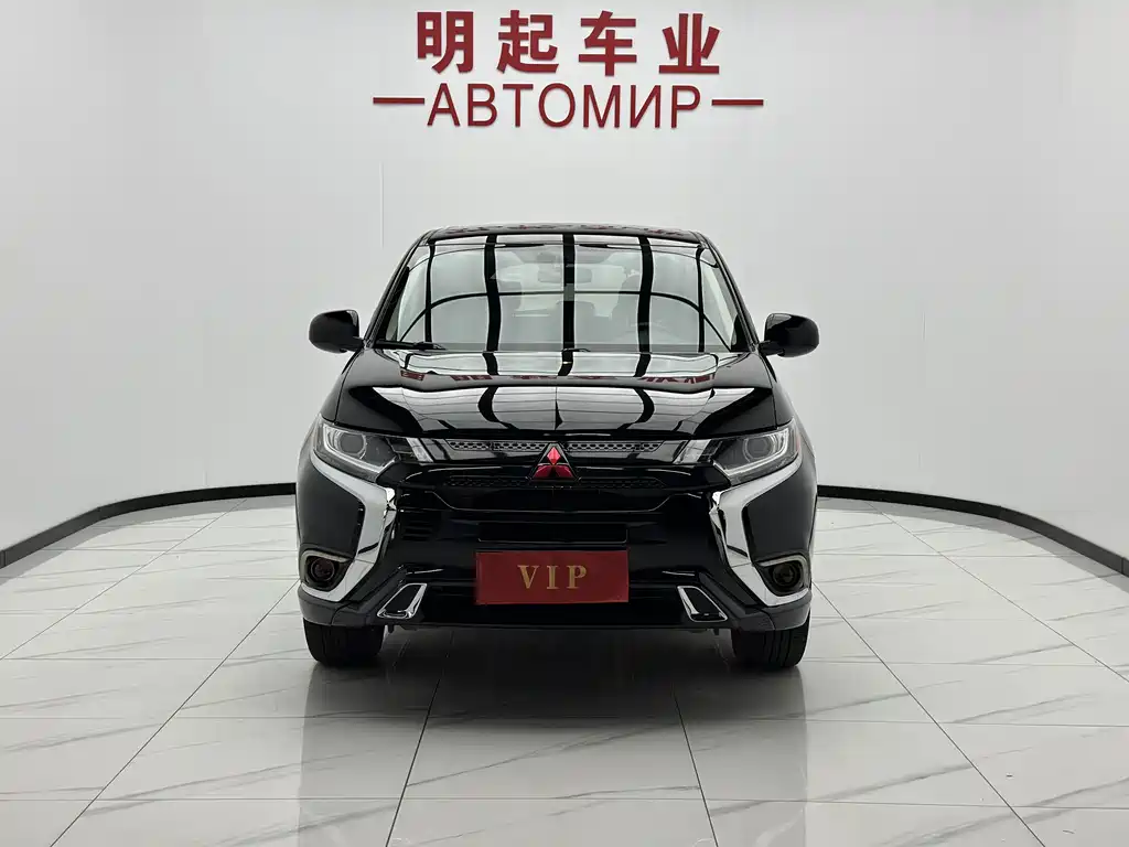 Mitsubishi Outlander 2022 — фото 2