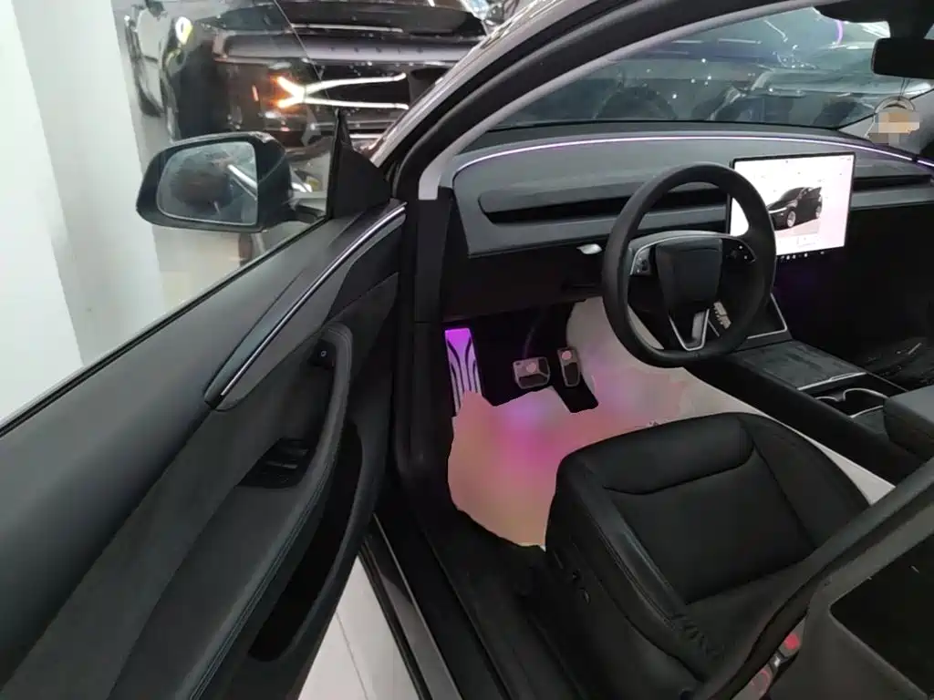 Tesla Model Y 2025 — фото 16
