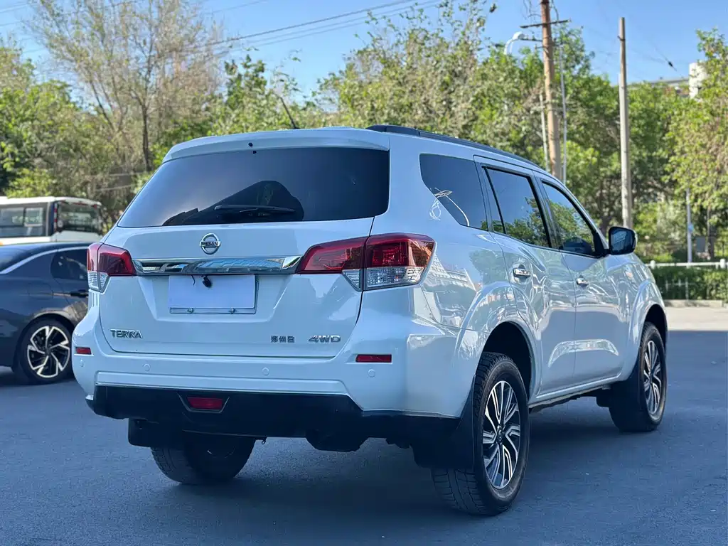 Nissan Terra 2018 — фото 12
