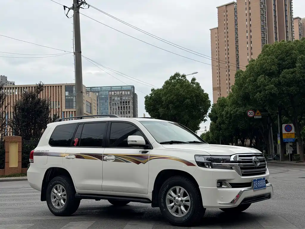 Toyota Land Cruiser 2011 — фото 2
