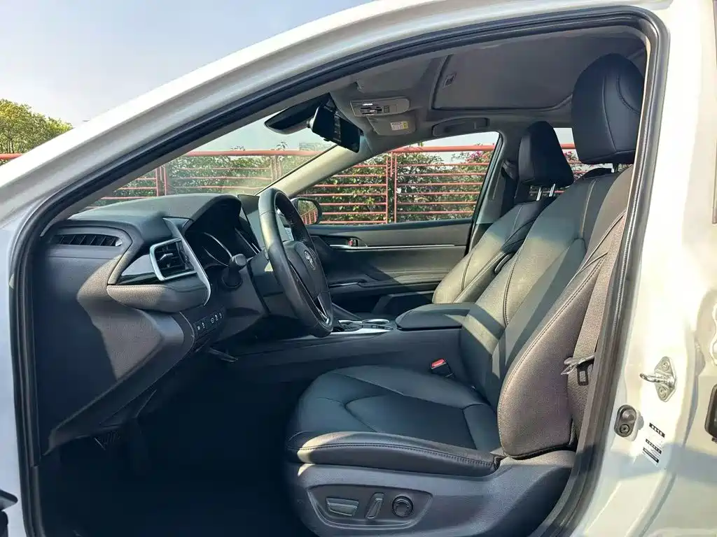 Toyota Camry 2022 — фото 14