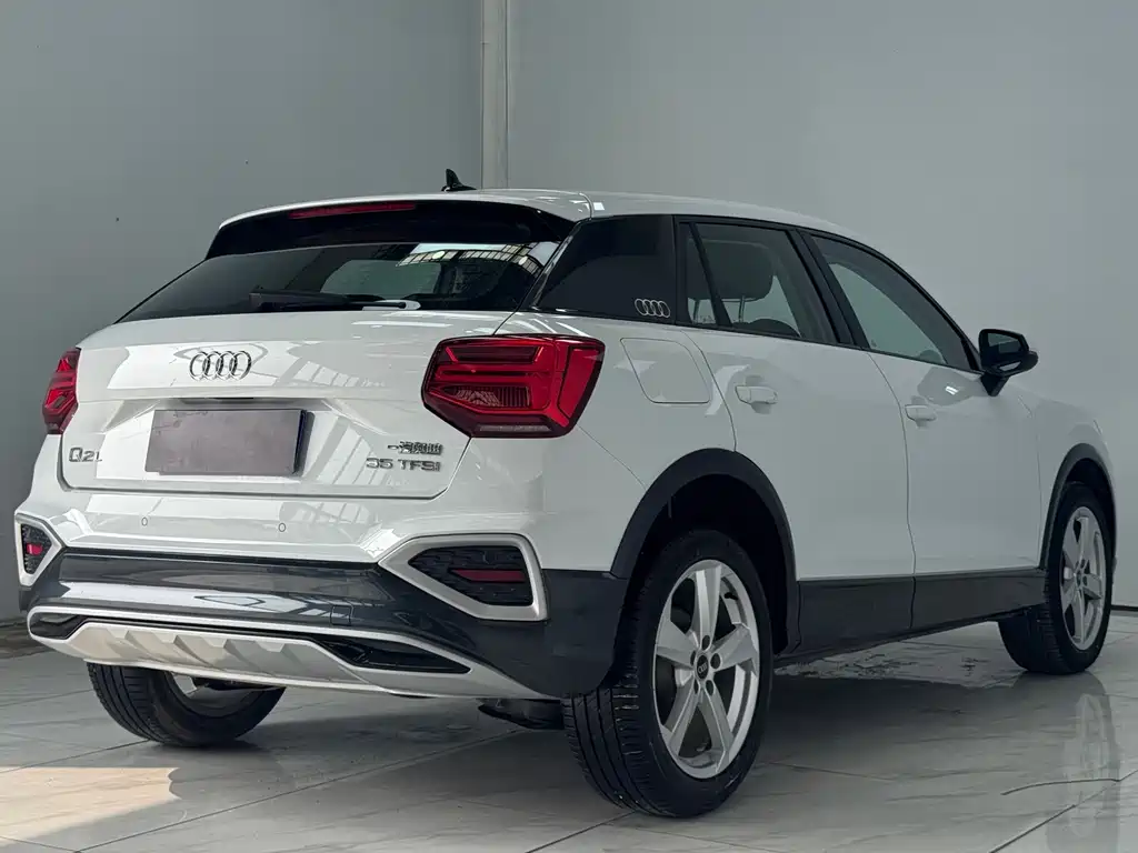 Audi Q2L 2021