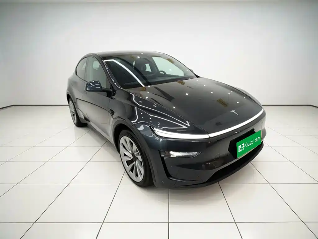 Tesla Model Y 2025