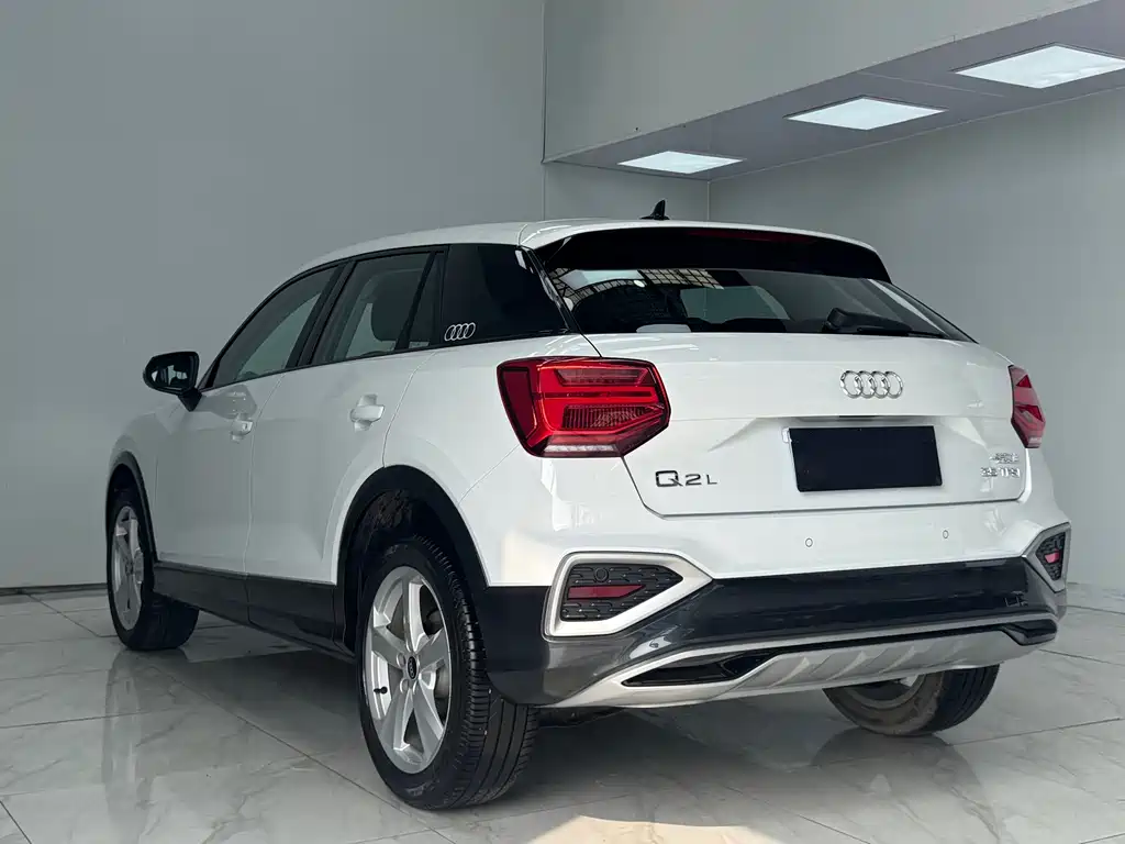 Audi Q2L 2021