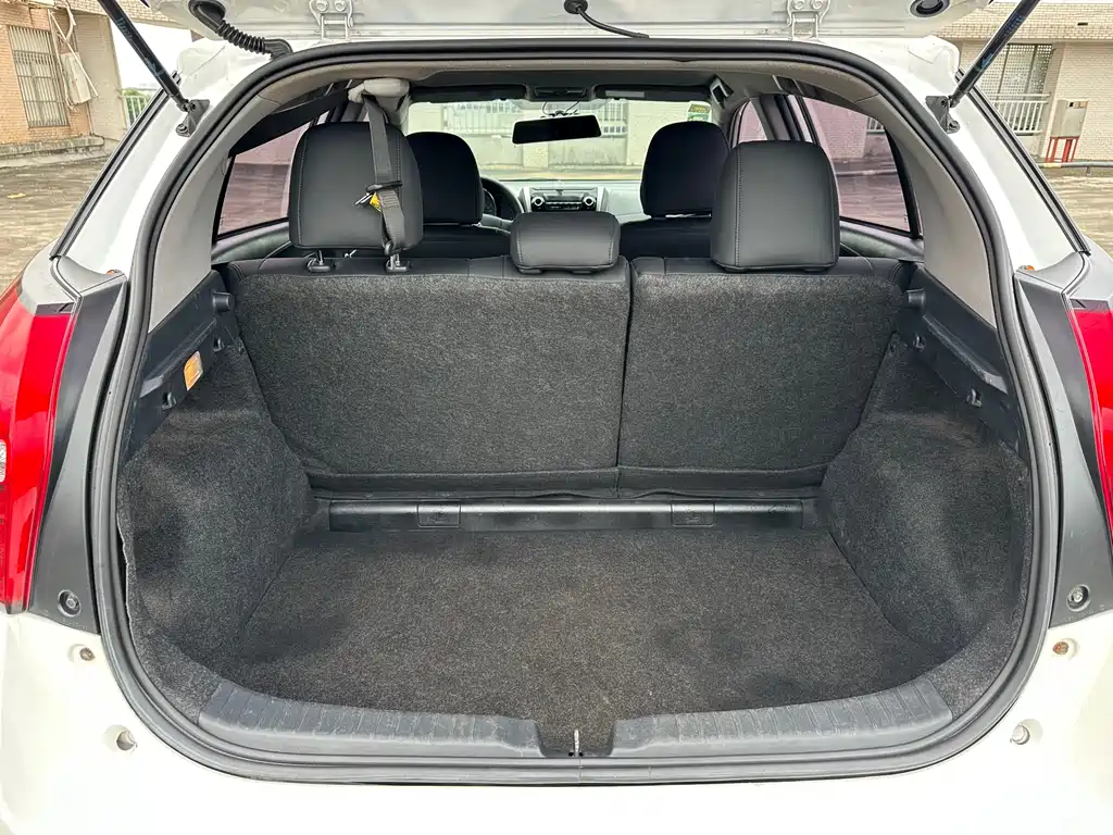 Toyota Yaris L 2019 — фото 16