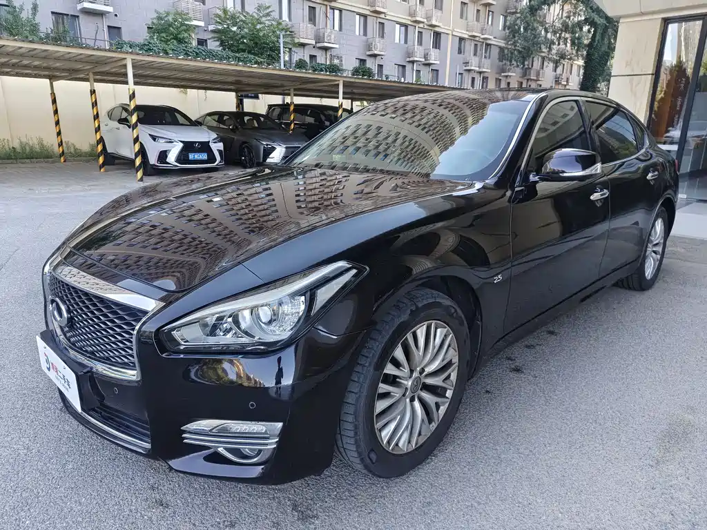 Infiniti Q70 2017