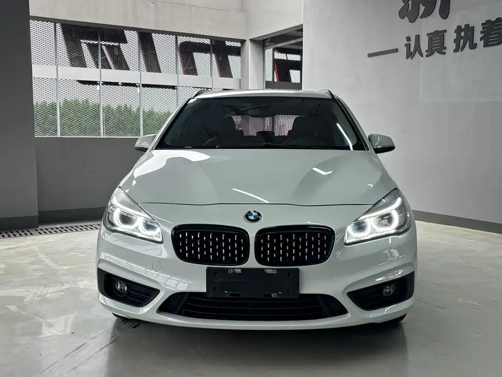 BMW 2 Series Active Tourer 2017 — фото 2