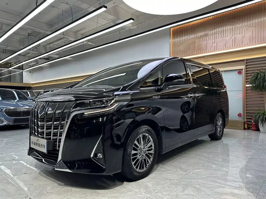 Toyota Alphard 2023 — фото 1