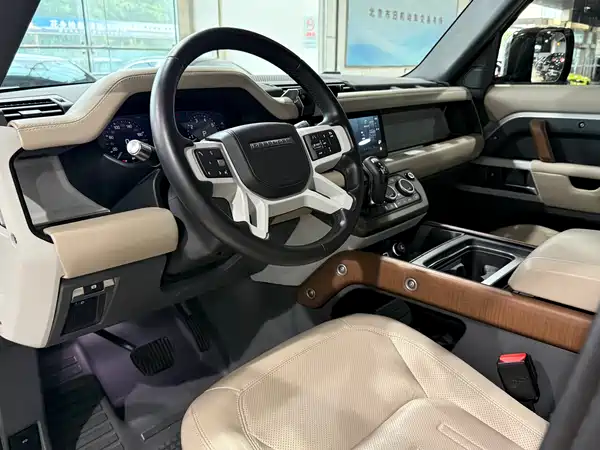 Land Rover Defender 2021