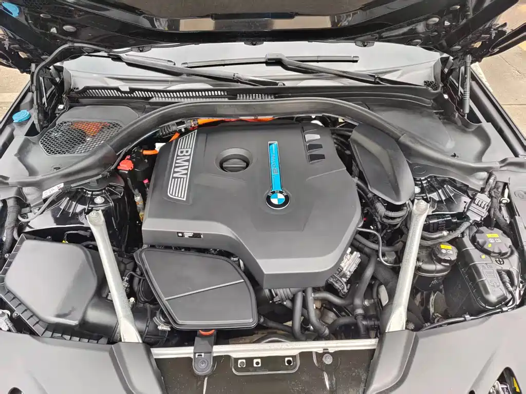 BMW 5 Series New Energy 2019 — фото 13