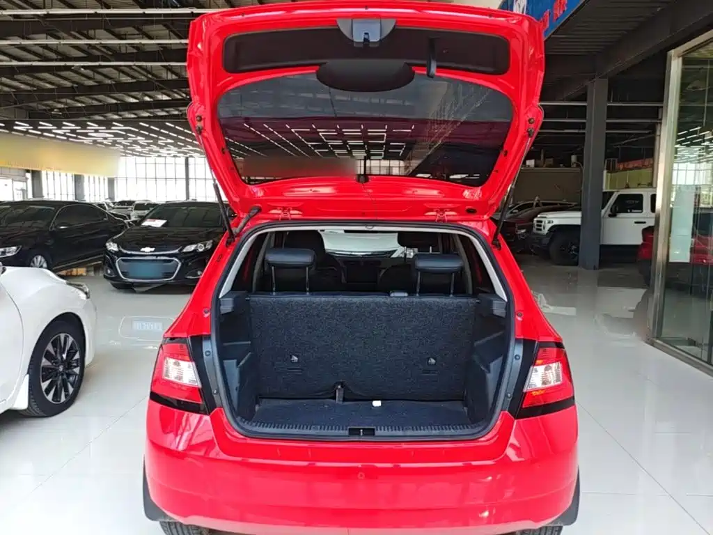 Skoda Fabia 2018 — фото 19