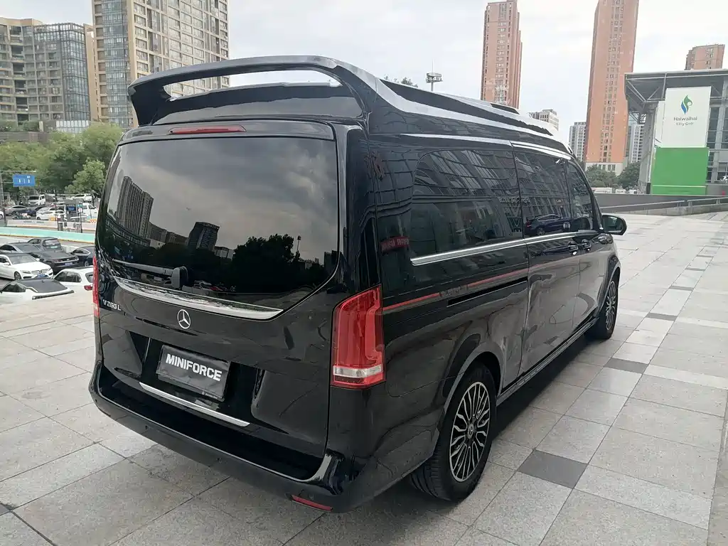 Mercedes-Benz V-Class 2021 — фото 11