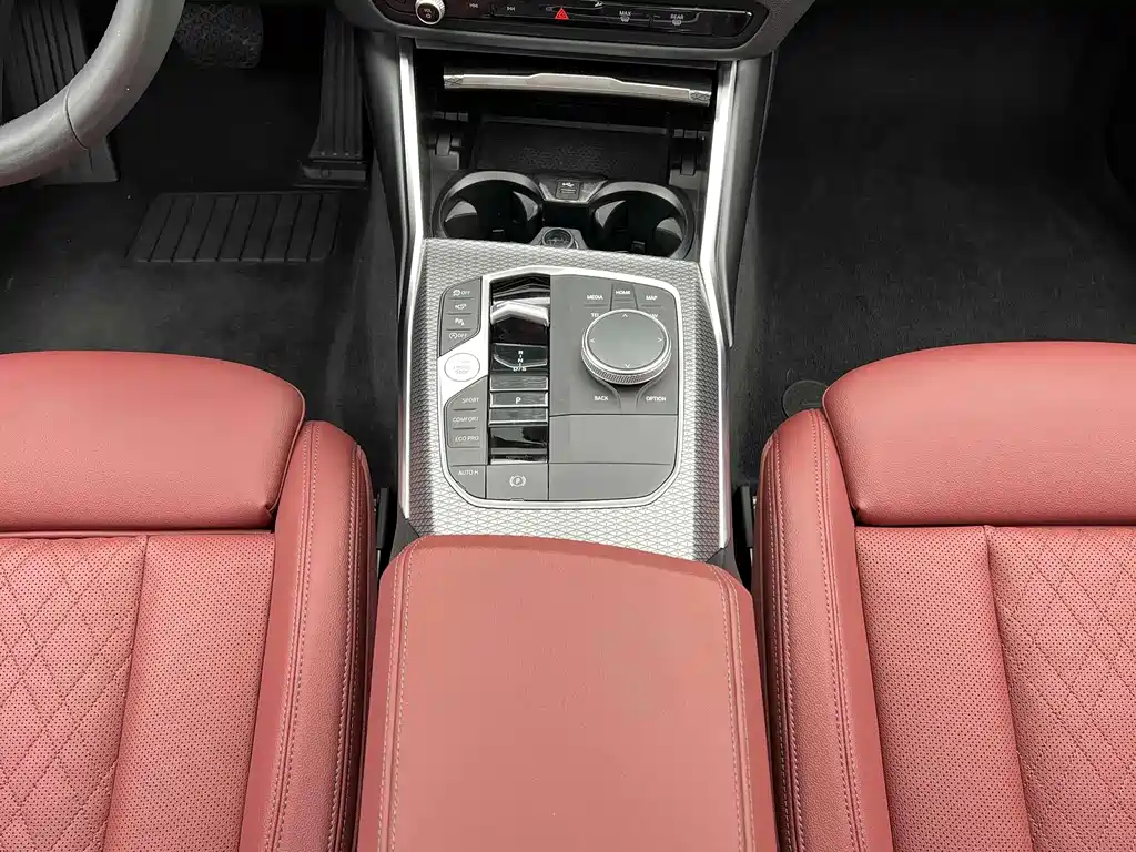 BMW 3 Series 2025 — фото 11