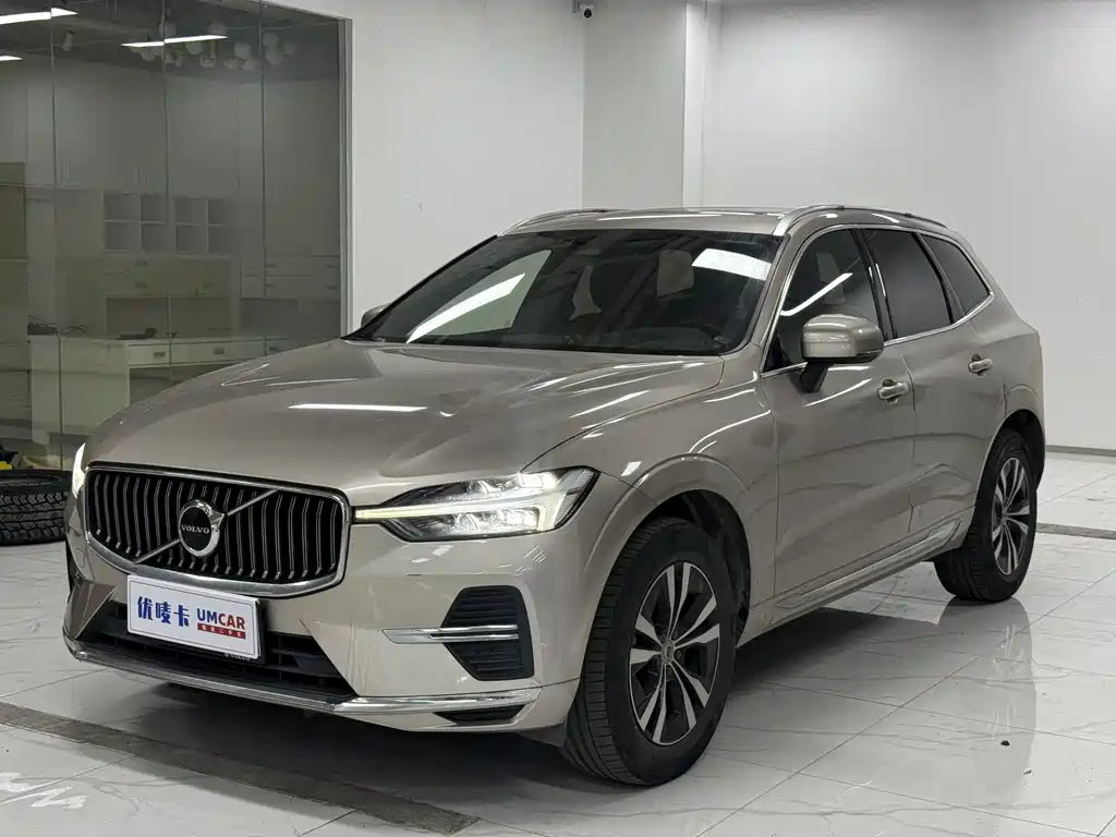 Volvo XC60 2023 — фото 1