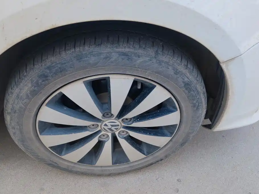 Volkswagen Sagitar 2018