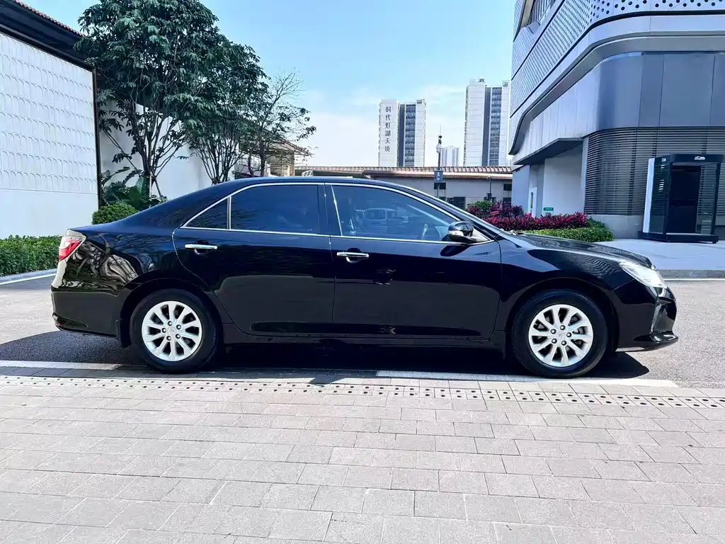 Toyota Camry 2015 — фото 9
