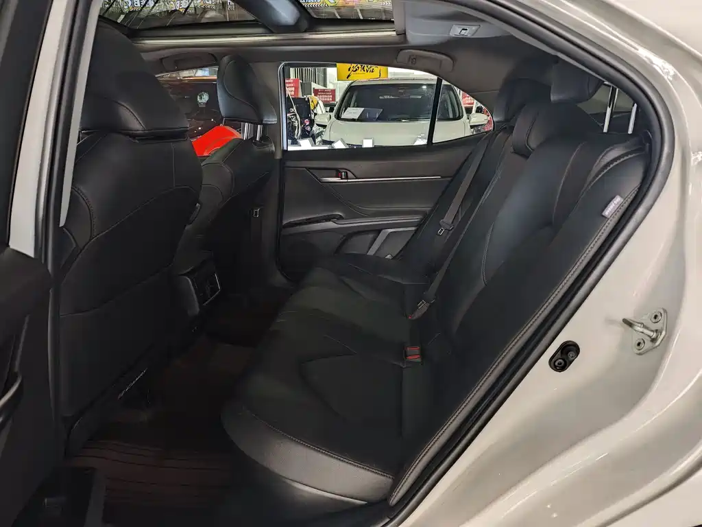 Toyota Camry 2022 — фото 10