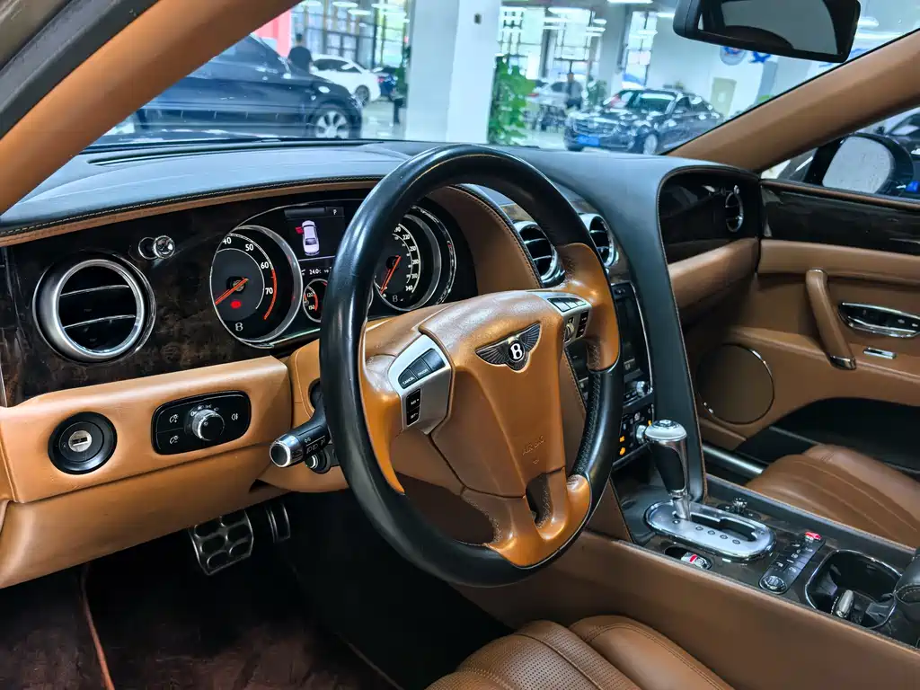 Bentley Flying Spur 2014 — фото 11