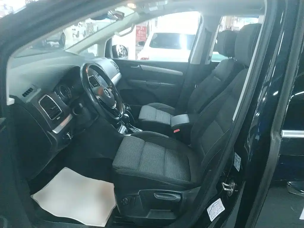 Volkswagen Sharan 2018 — фото 15